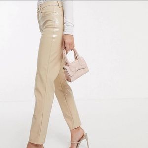 Shiny faux leather pant